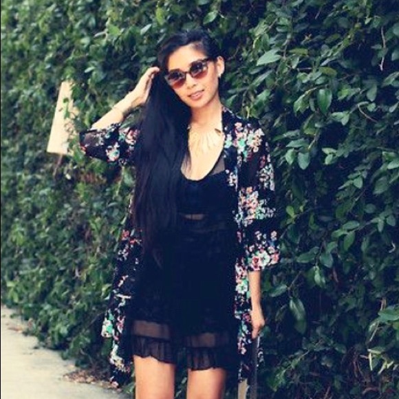 “2B BeBe” Black Floral Sheer Kimono - Picture 2 of 10